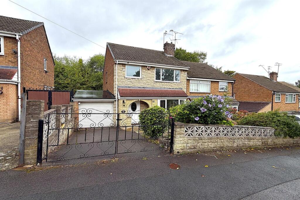 3 bed Detached for rent in Swallownest. From 2Roost - Sheffield 3 bed Detached for rent in Swallownest. From 2Roost - Sheffield