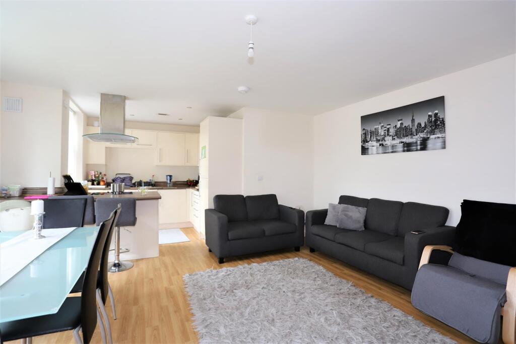 2 bed Apartment for rent in Droylsden. From Reside - Manchester