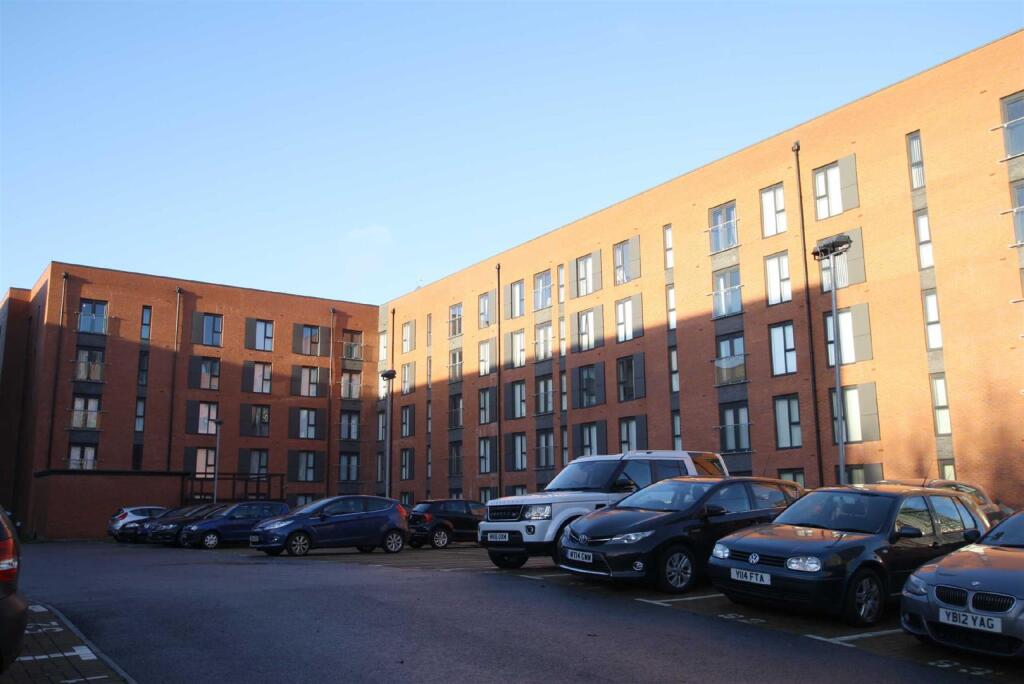 3 bed Apartment for rent in Salford. From Reside - Manchester