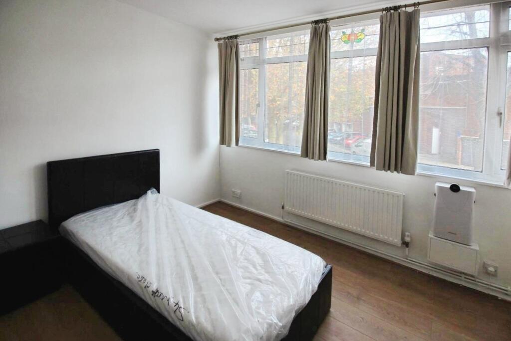 1 bed Detached for rent in Woolwich. From Hunters - Abbeywood London
