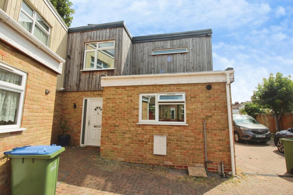 3 bed Detached for rent in Woolwich. From Hunters - Abbeywood London