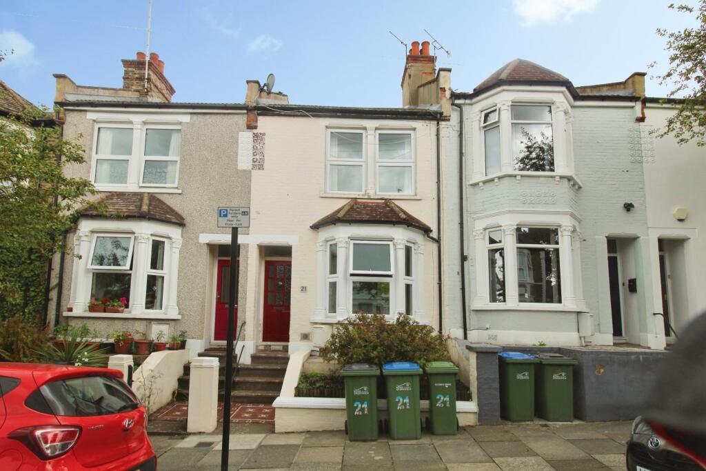 2 bed Mid Terraced House for rent in Woolwich. From Hunters - Abbeywood London