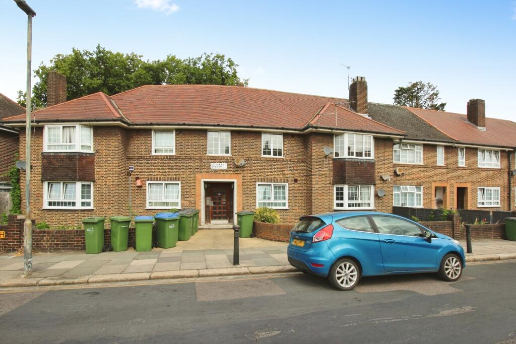 3 bed 1st Floor Flat for rent in Woolwich. From Hunters - Abbeywood London