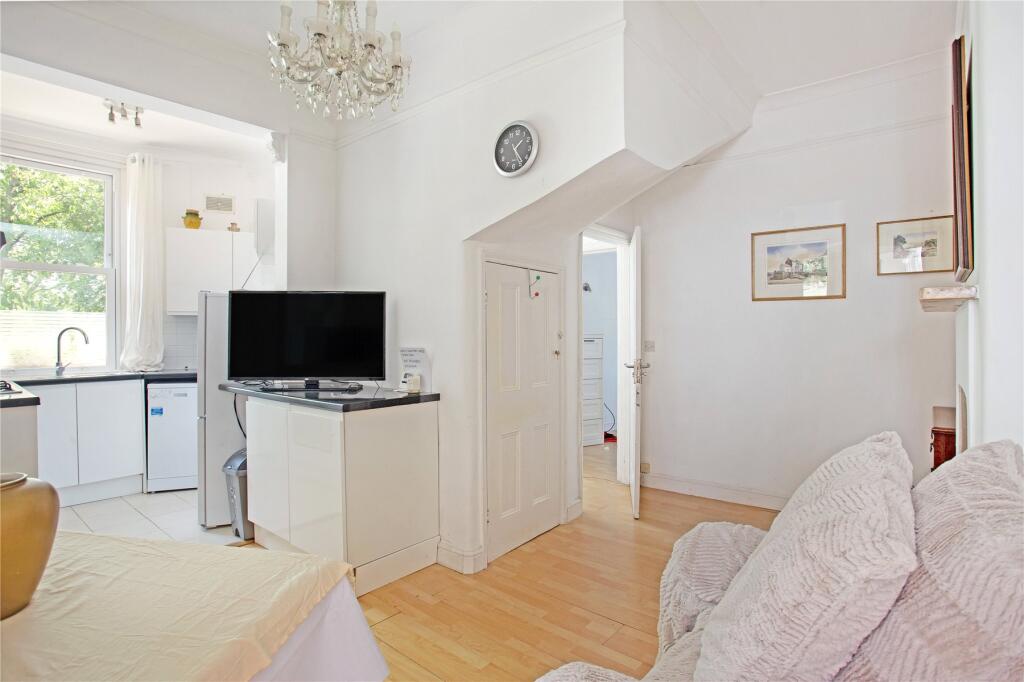2 bed 1st Floor Flat for rent in London. From John D Wood & Co. Sales - Chiswick