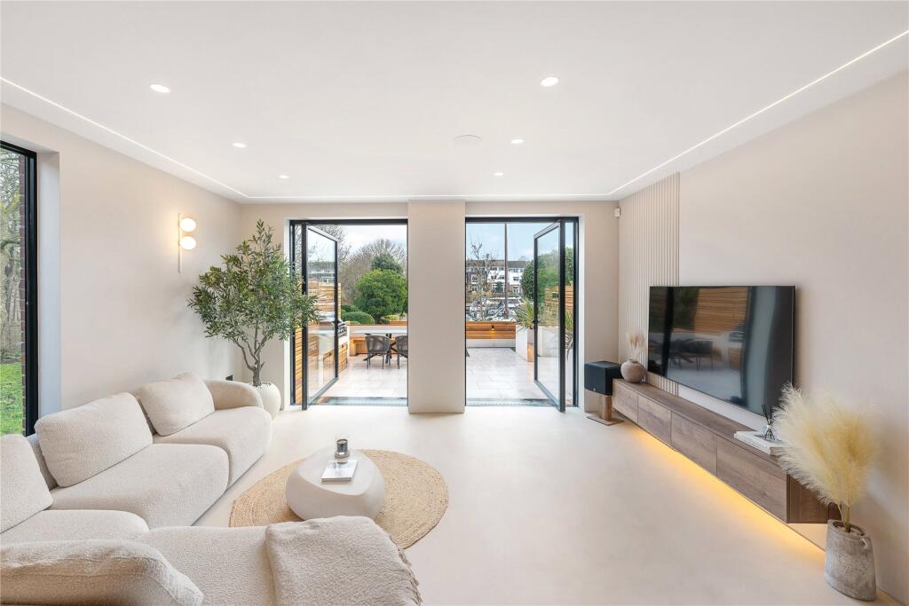 5 bed End of Terrace for rent in London. From John D Wood & Co. Sales - Chiswick 5 bed End of Terrace for rent in London. From John D Wood & Co. Sales - Chiswick