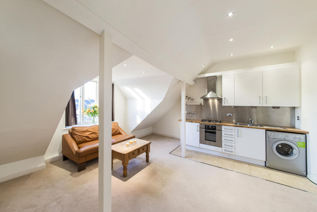 1 bed 1st Floor Flat for rent in Chiswick. From John D Wood & Co. Sales - Chiswick