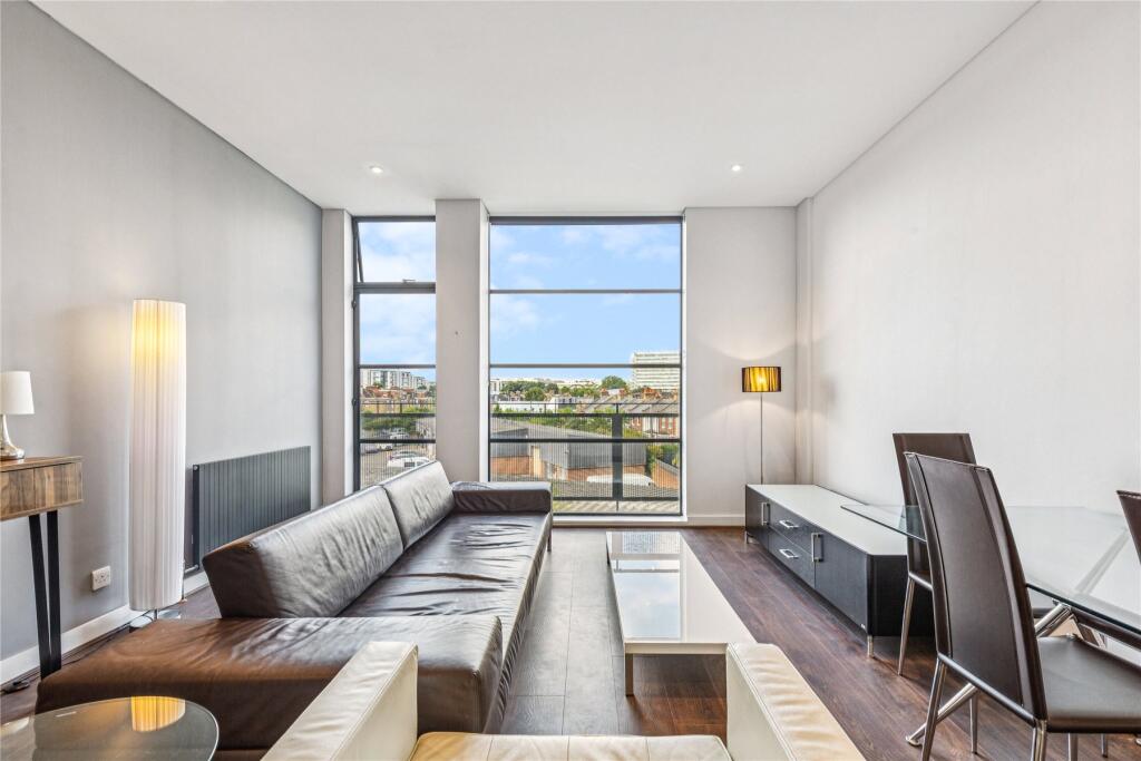 1 bed 1st Floor Flat for rent in London. From John D Wood & Co. Sales - Chiswick 1 bed 1st Floor Flat for rent in London. From John D Wood & Co. Sales - Chiswick