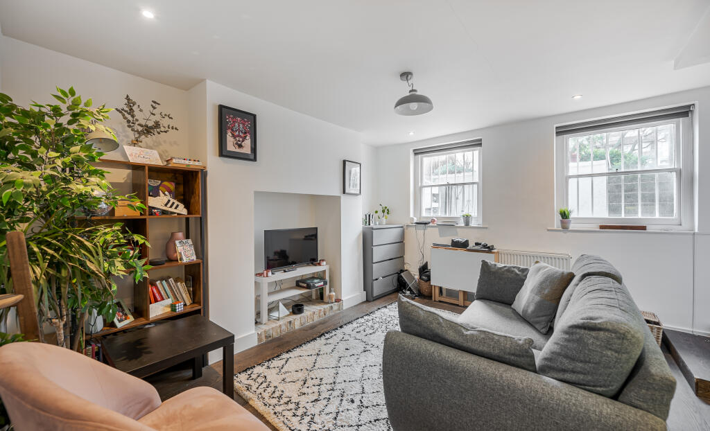 1 bed Apartment for rent in Camberwell. From Winkworth - Kennington Sales