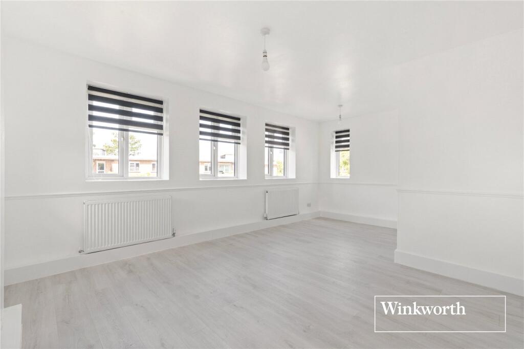 3 bed Apartment for rent in London. From Winkworth - Kennington Sales