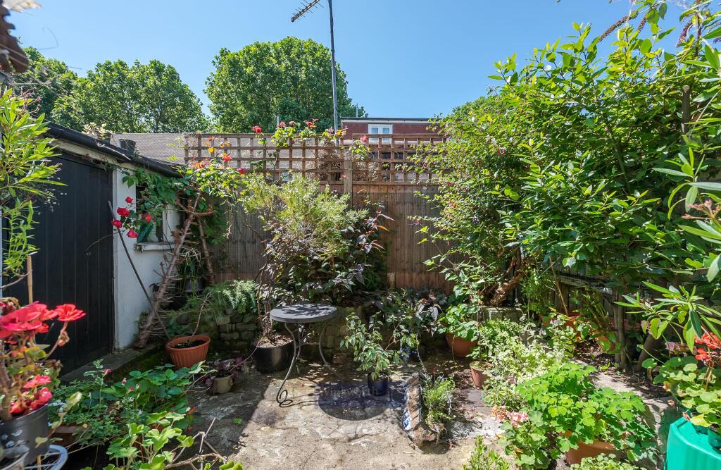 2 bed Apartment for rent in Camberwell. From Winkworth - Kennington Sales