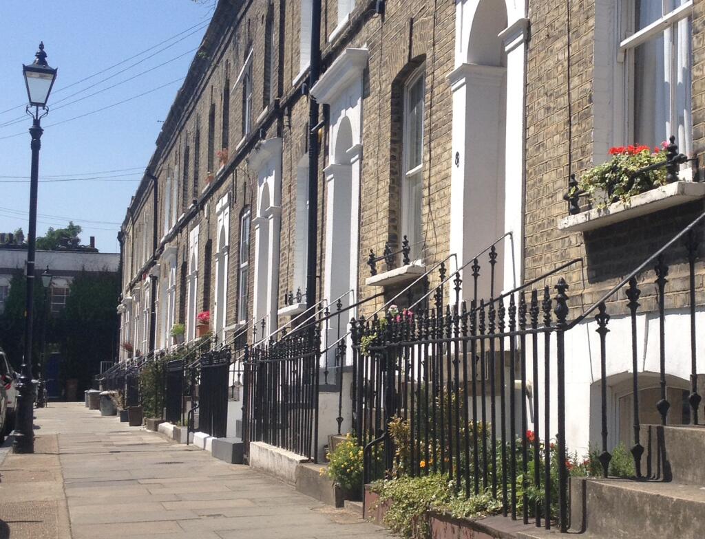 3 bed Apartment for rent in Camberwell. From Winkworth - Kennington Sales