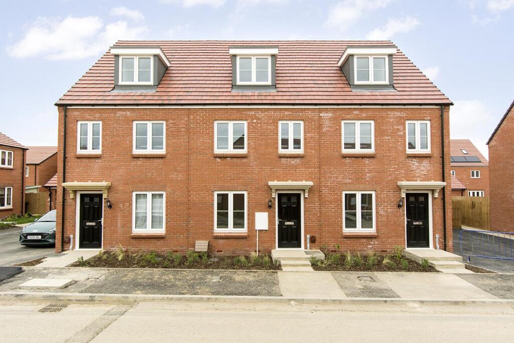 3 bed Town House for rent in Market Harborough. From Adams & Jones Estate Agents - Market Harborough