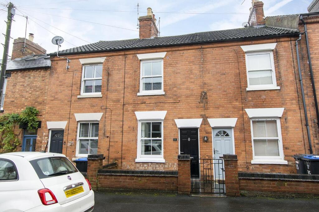 3 bed Mid Terraced House for rent in Market Harborough. From Adams & Jones Estate Agents - Market Harborough 3 bed Mid Terraced House for rent in Market Harborough. From Adams & Jones Estate Agents - Market Harborough