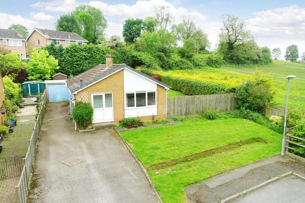 2 bed Detached bungalow for rent in Crick. From Adams & Jones Estate Agents - Market Harborough