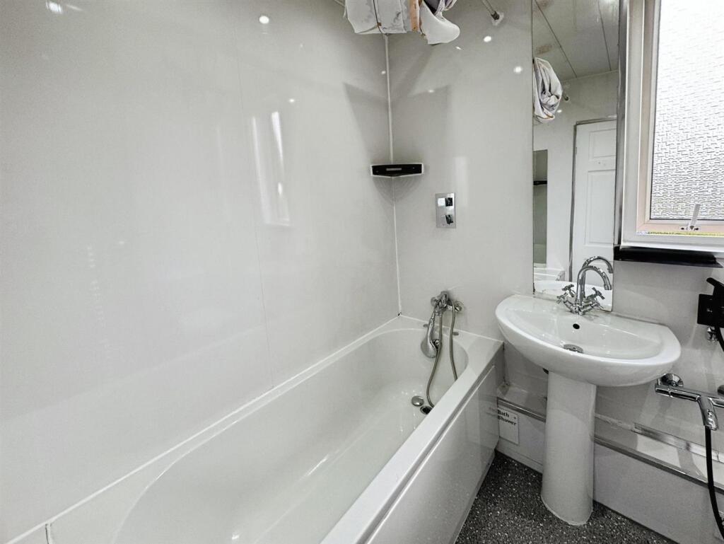 2 bed 1st Floor Flat for rent in Clydebank. From Clydebank Estate Agents - Clydebank