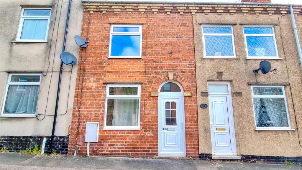 2 bed Mid Terraced House for rent in Clay Cross. From Pinewood Properties - Chesterfield