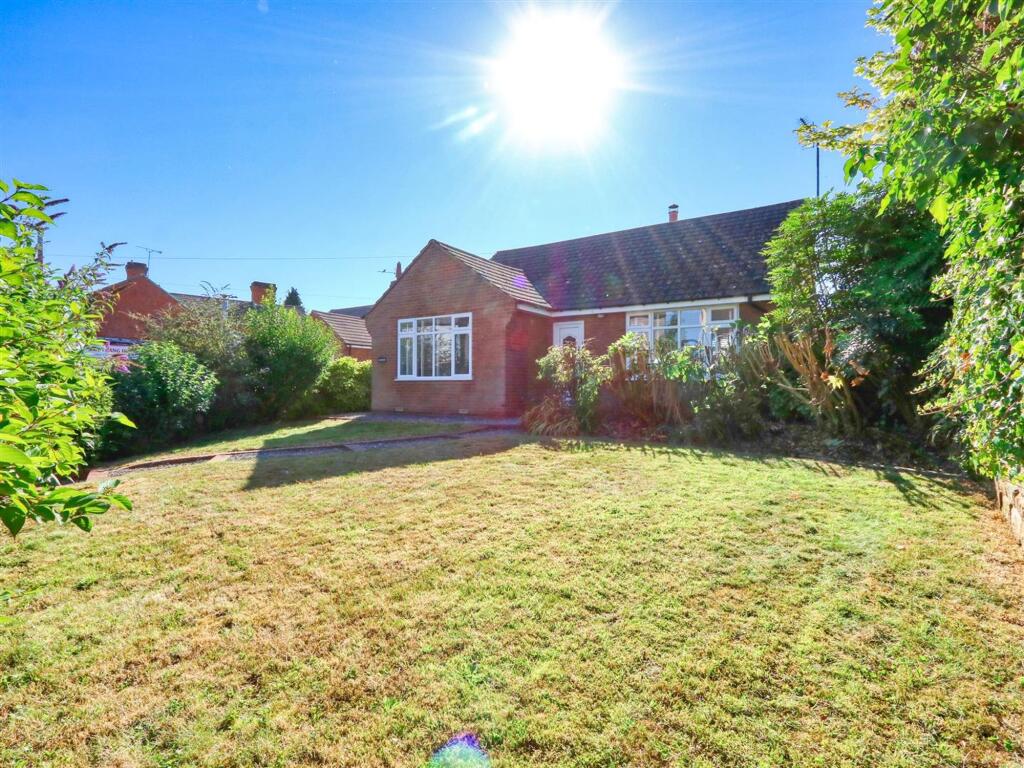 3 bed Bungalow for rent in Pilsley. From Pinewood Properties - Chesterfield 3 bed Bungalow for rent in Pilsley. From Pinewood Properties - Chesterfield