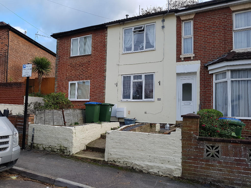 2 bed Mid Terraced House for rent in Southampton. From Blue Bubble Lettings - Southampton