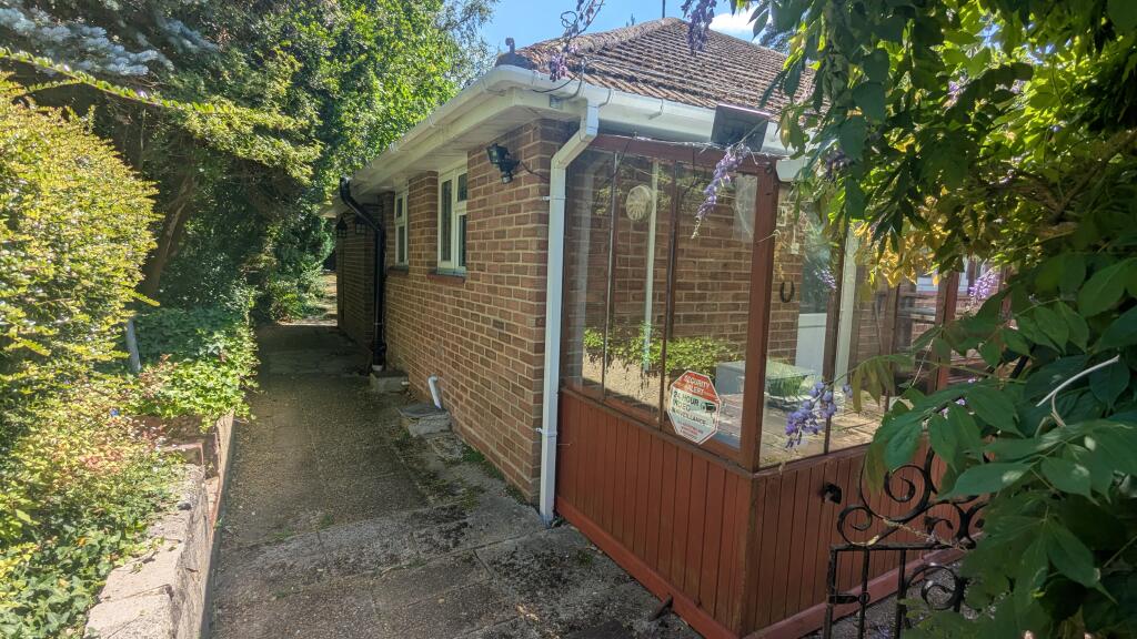 2 bed Semi Detached for rent in Otterbourne. From Blue Bubble Lettings - Southampton 2 bed Semi Detached for rent in Otterbourne. From Blue Bubble Lettings - Southampton