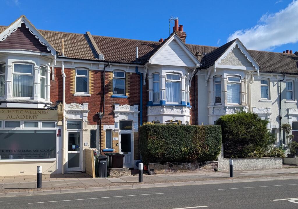 4 bed Mid Terraced House for rent in Portsmouth. From Blue Bubble Lettings - Southampton
