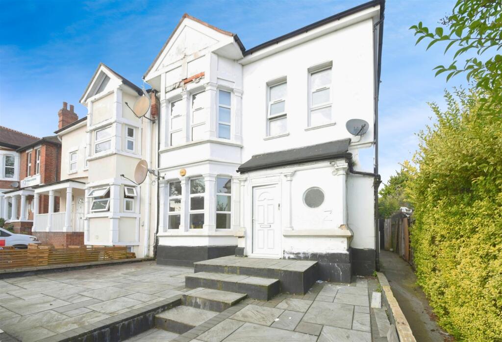 2 bed 1st Floor Flat for rent in Hendon. From Squires Estates