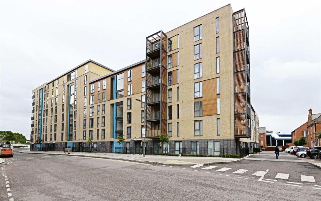 1 bed 1st Floor Flat for rent in Hendon. From Squires Estates