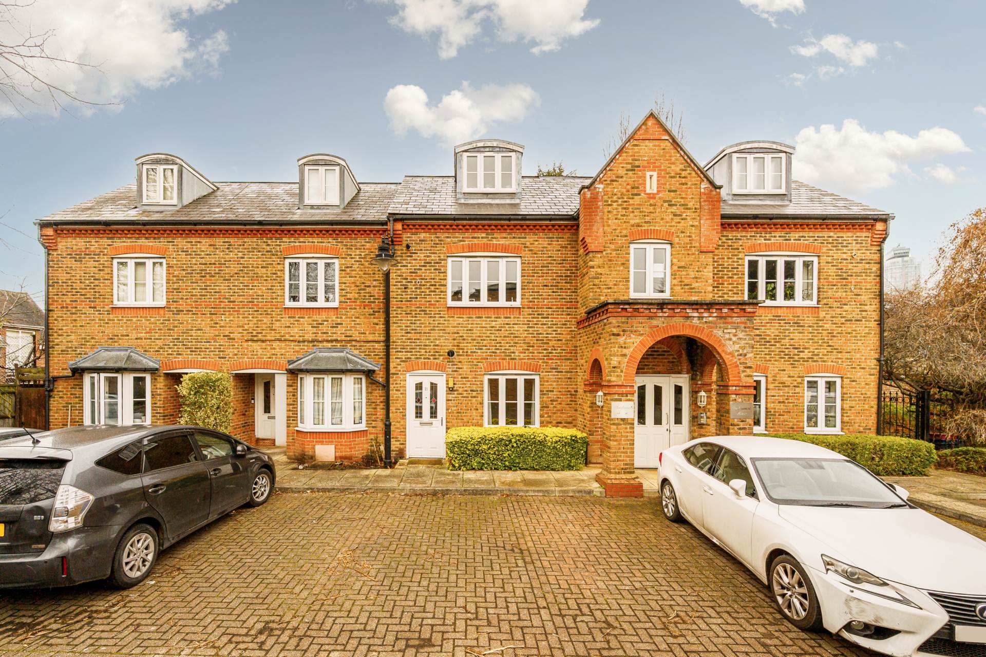 1 bed 1st Floor Flat for rent in Brentford. From Xavi & Co 1 bed 1st Floor Flat for rent in Brentford. From Xavi & Co