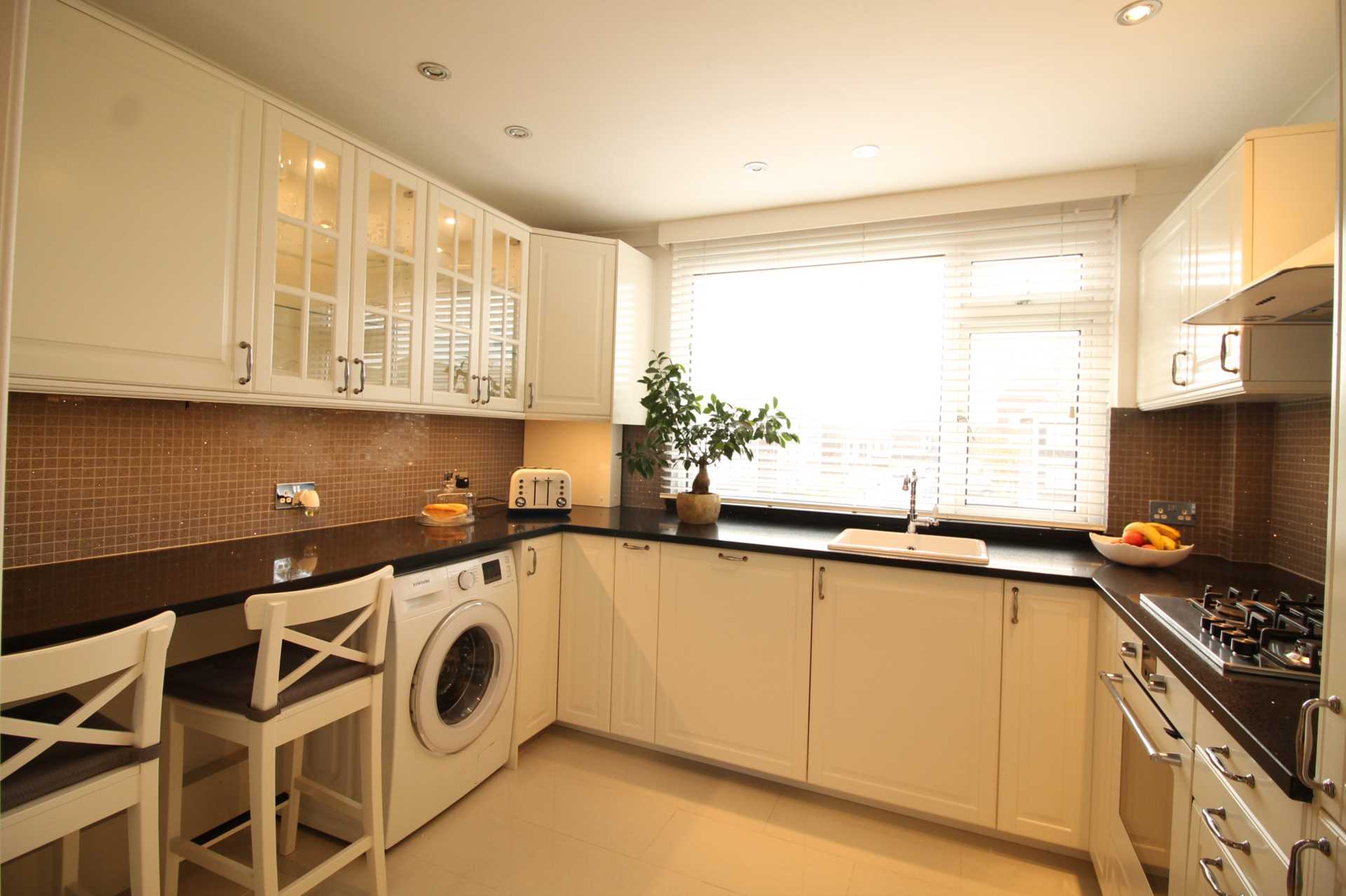 3 bed Apartment for rent in Brentford. From Xavi & Co 3 bed Apartment for rent in Brentford. From Xavi & Co