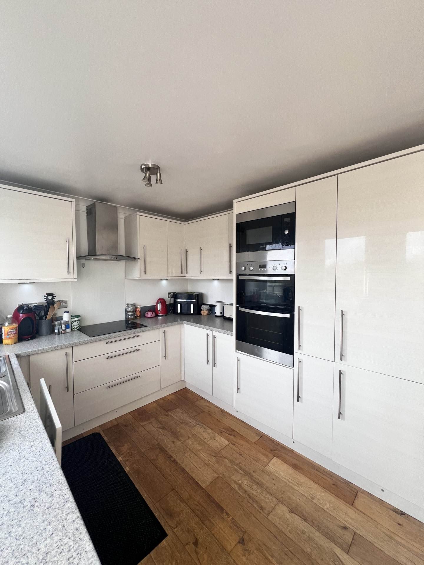3 bed Apartment for rent in Brentford. From Xavi & Co 3 bed Apartment for rent in Brentford. From Xavi & Co