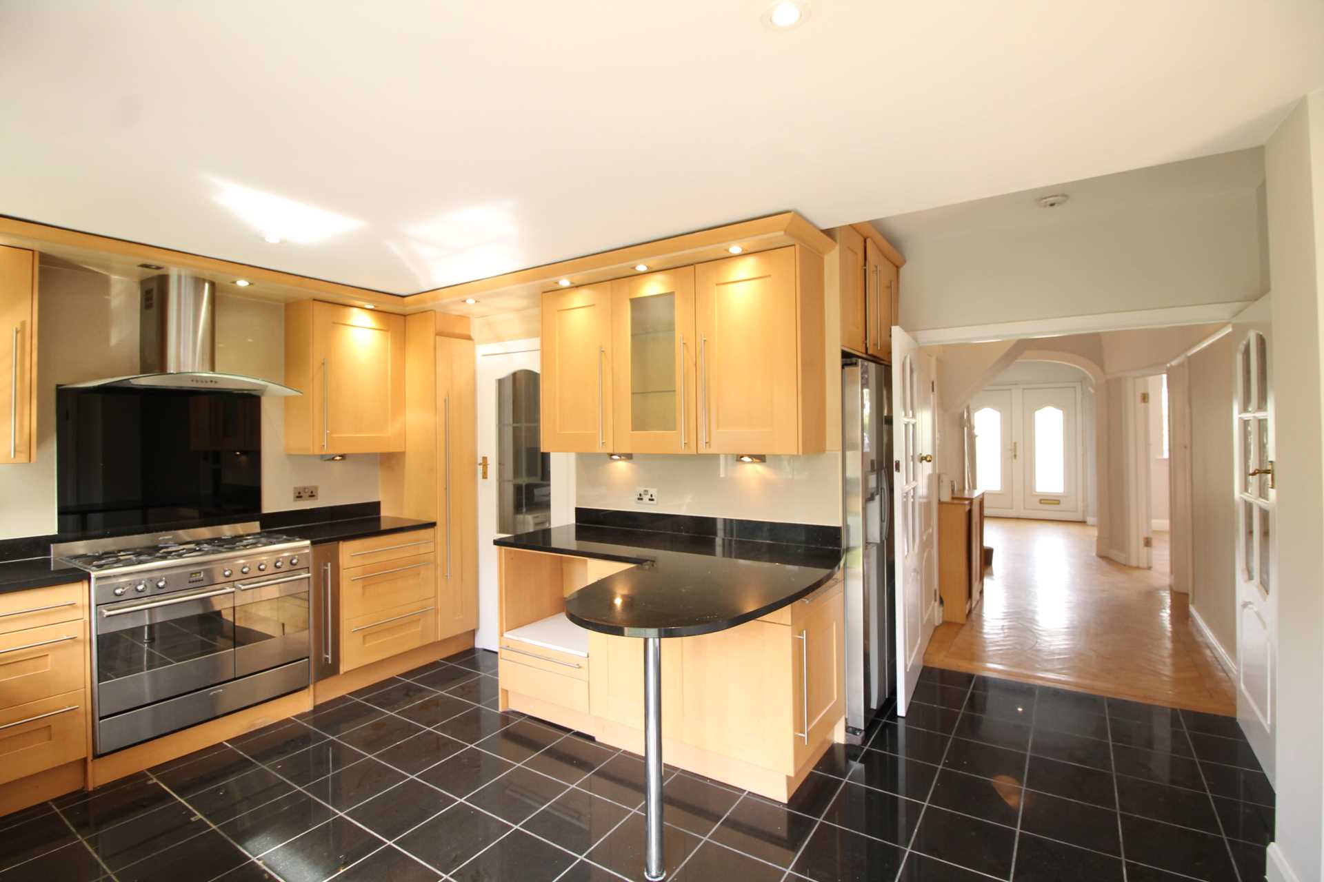 4 bed Semi Detached for rent in New Malden. From Xavi & Co 4 bed Semi Detached for rent in New Malden. From Xavi & Co