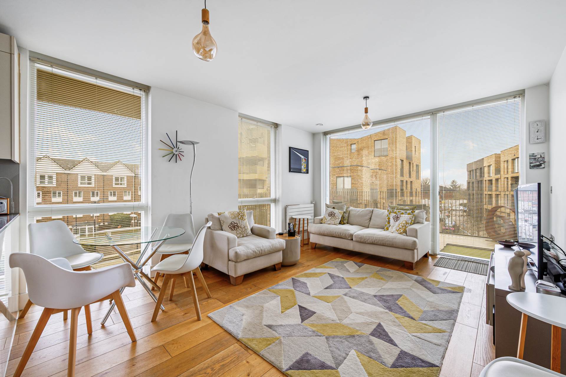 2 bed Apartment for rent in Brentford. From Xavi & Co 2 bed Apartment for rent in Brentford. From Xavi & Co