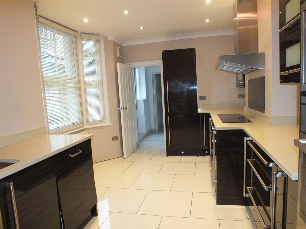 2 bed Flat for rent in London. From Day Morris - Hampstead