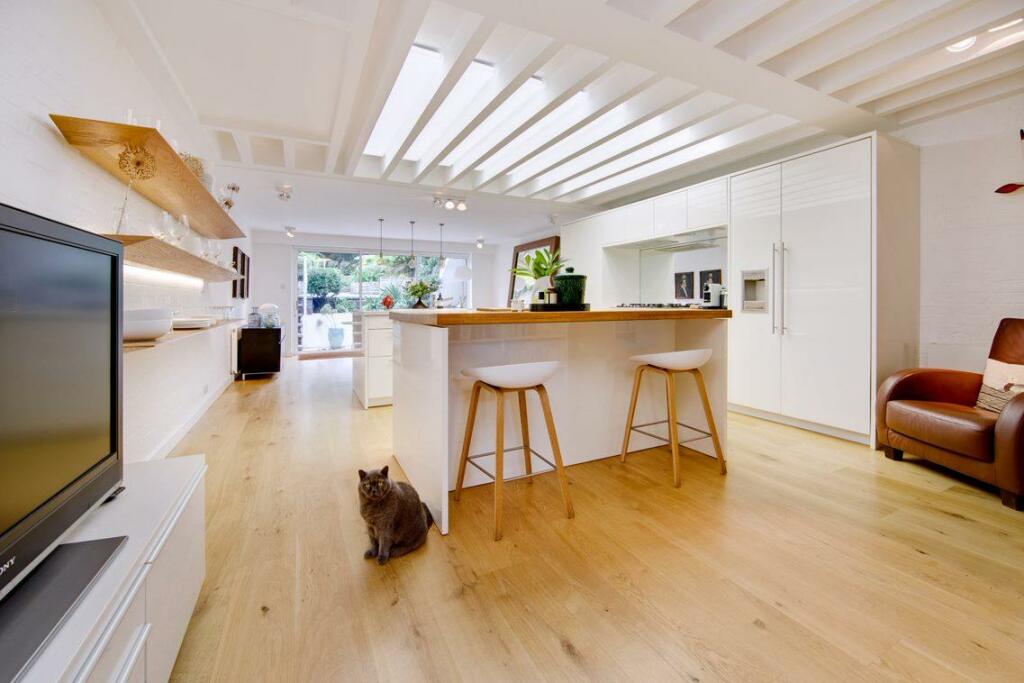 5 bed Detached House for rent in London. From Day Morris - Hampstead