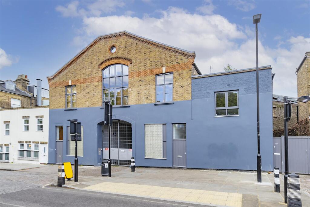 2 bed Detached for rent in London. From Day Morris - Hampstead