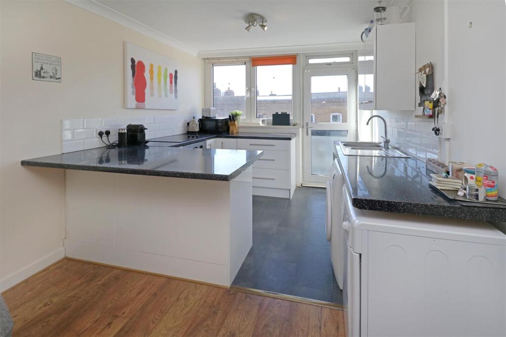 2 bed 1st Floor Flat for rent in Camden Town. From Day Morris - Hampstead 2 bed 1st Floor Flat for rent in Camden Town. From Day Morris - Hampstead