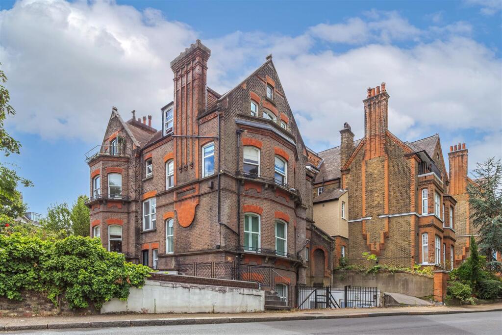 4 bed Detached for rent in London. From Day Morris - Hampstead