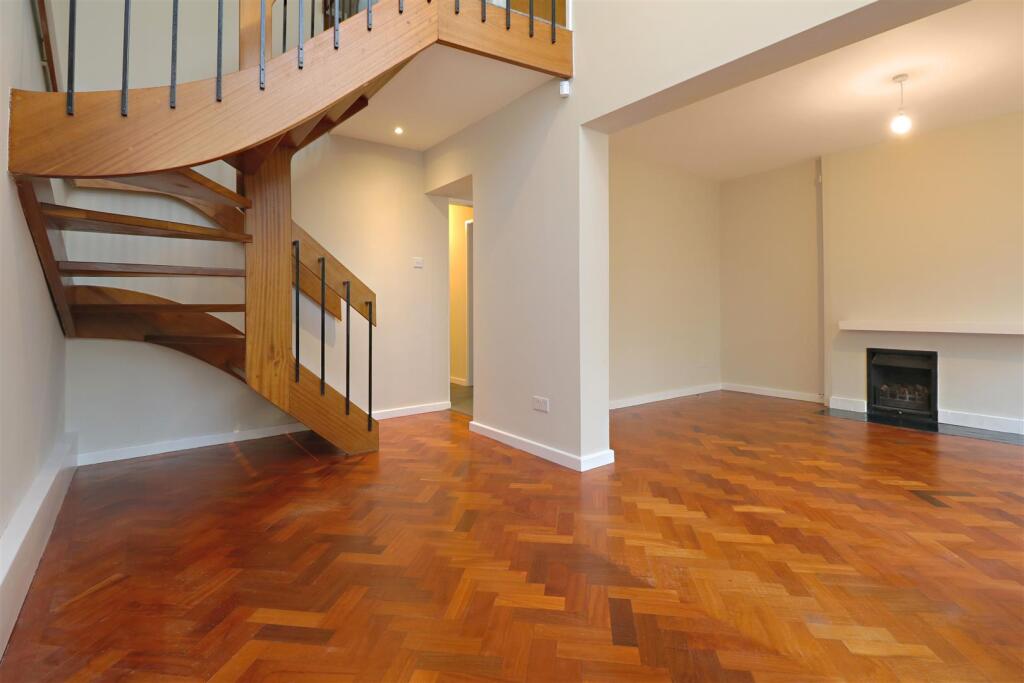 3 bed Detached for rent in London. From Day Morris - Hampstead