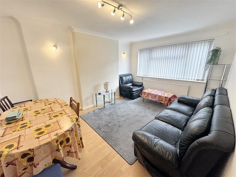 4 bed Detached for rent in East Ham. From David Daniels - Stratford