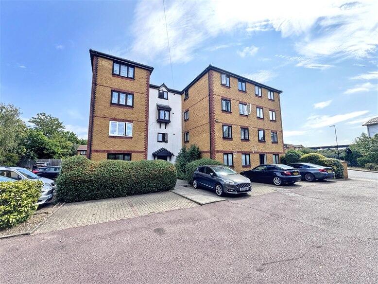 4 bed 1st Floor Flat for rent in West Ham. From David Daniels - Stratford