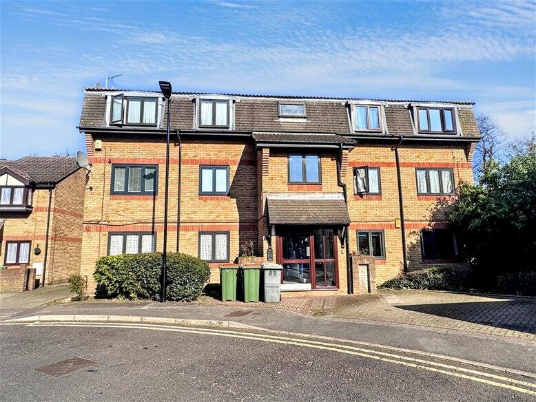 1 bed 1st Floor Flat for rent in Stratford. From David Daniels - Stratford