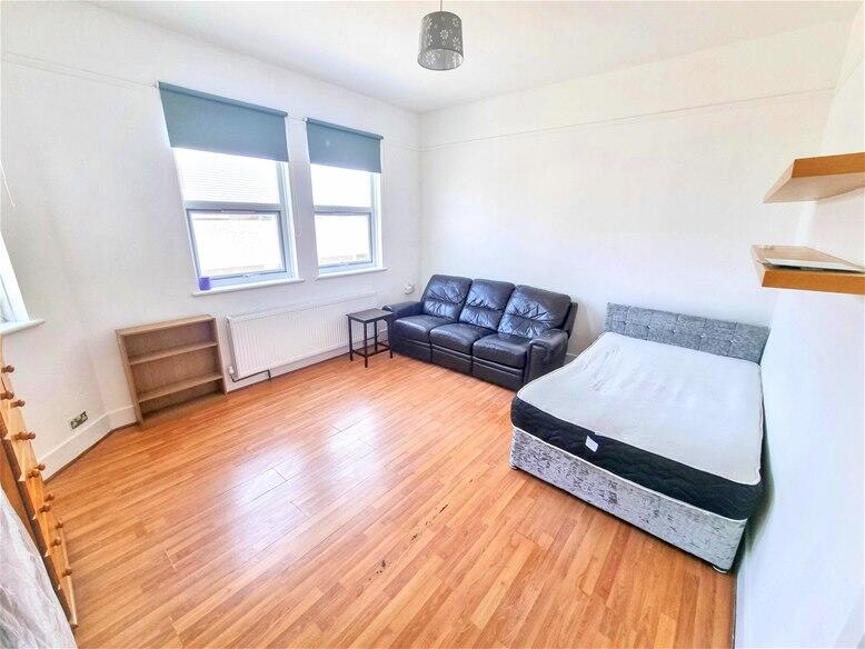 1 bed 1st Floor Flat for rent in Stratford. From David Daniels - Stratford