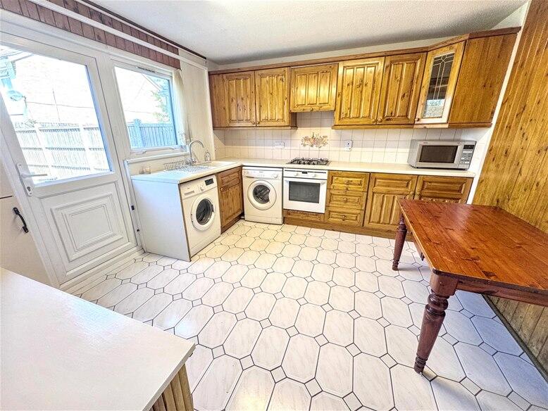 3 bed Detached for rent in Stratford. From David Daniels - Stratford