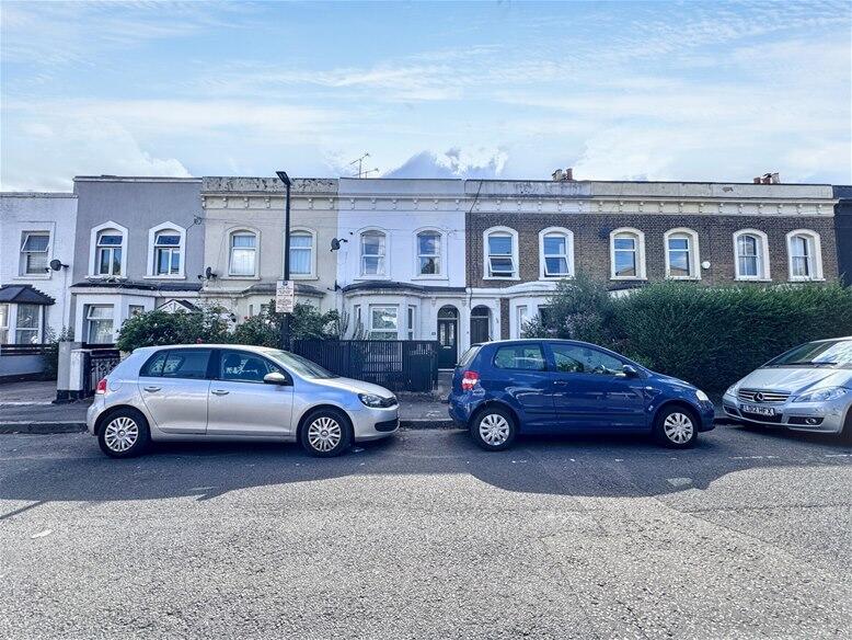 1 bed 1st Floor Flat for rent in Stratford. From David Daniels - Stratford