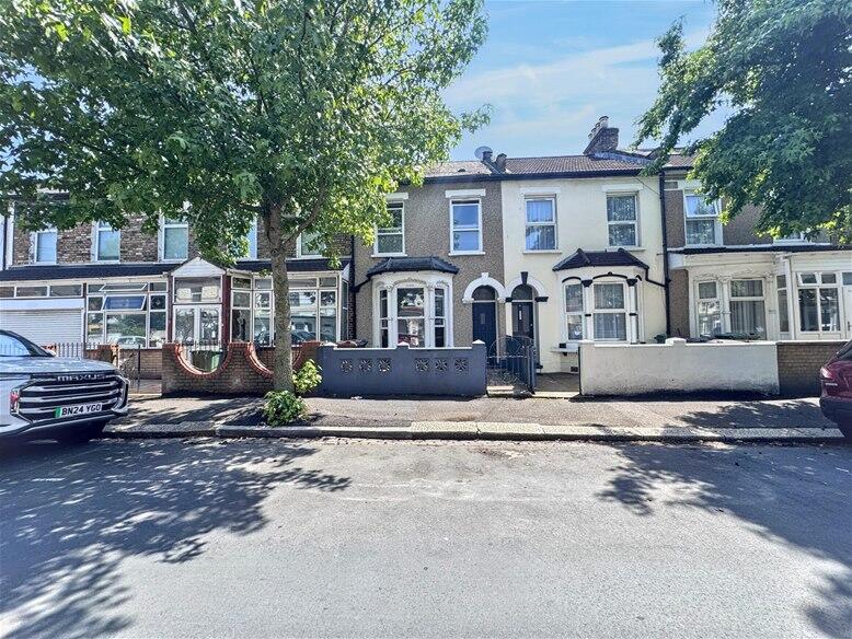 3 bed Detached for rent in Stratford. From David Daniels - Stratford