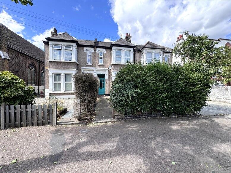 2 bed 1st Floor Flat for rent in Leyton. From David Daniels - Stratford