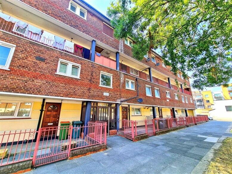 3 bed 1st Floor Flat for rent in Stratford. From David Daniels - Stratford