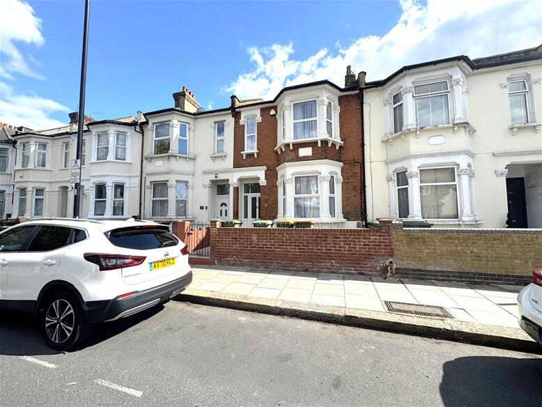 3 bed 1st Floor Flat for rent in East Ham. From David Daniels - Stratford