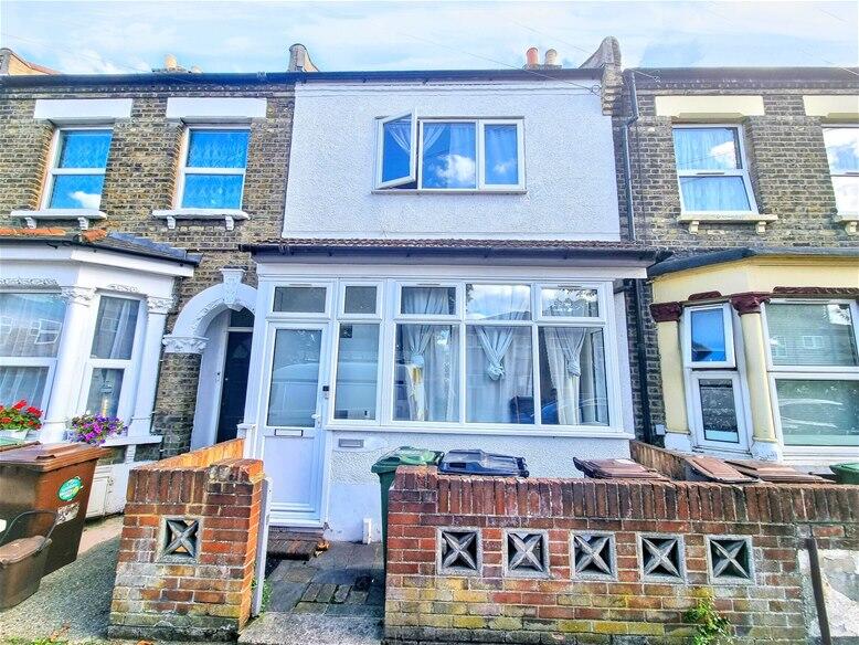 3 bed Detached for rent in Wanstead. From David Daniels - Stratford