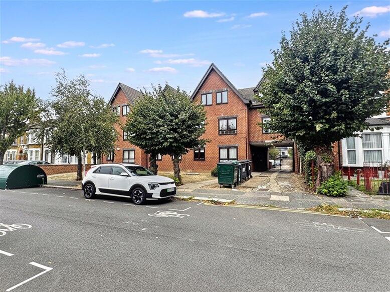 2 bed 1st Floor Flat for rent in Leyton. From David Daniels - Stratford 2 bed 1st Floor Flat for rent in Leyton. From David Daniels - Stratford