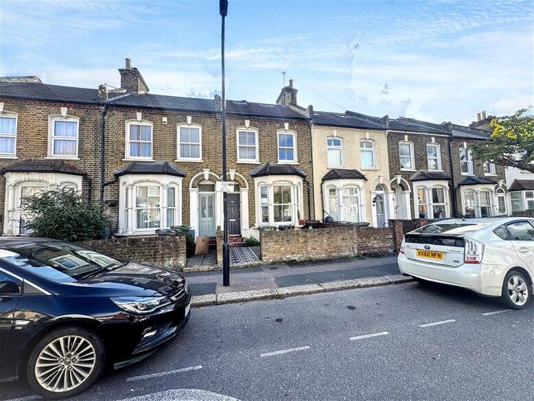 5 bed Detached for rent in Leyton. From David Daniels - Stratford